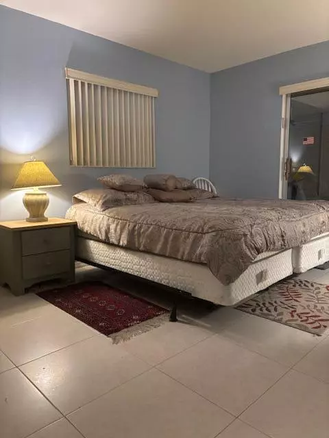 Delray Beach, FL 33446,669 N Saxony