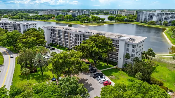 2751 N Palm Aire DR 304, Pompano Beach, FL 33069