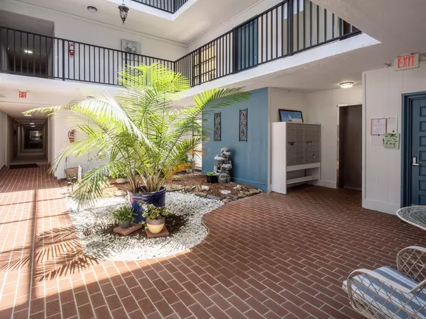 Stuart, FL 34996,1800 SE St. Lucie BLVD 12-102