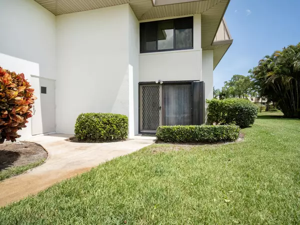 Stuart, FL 34996,1800 SE St. Lucie BLVD 12-102