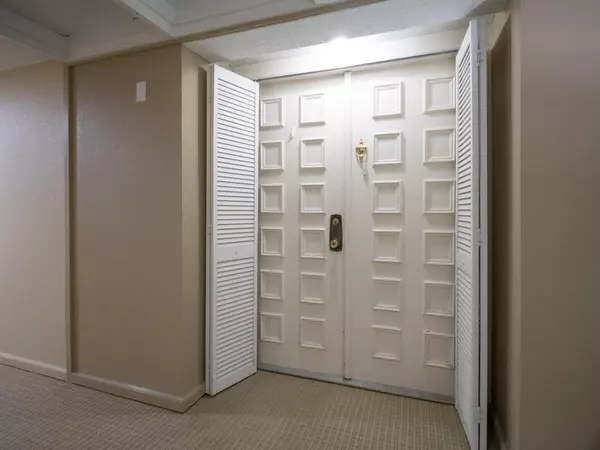 Stuart, FL 34996,1800 SE St. Lucie BLVD 12-102