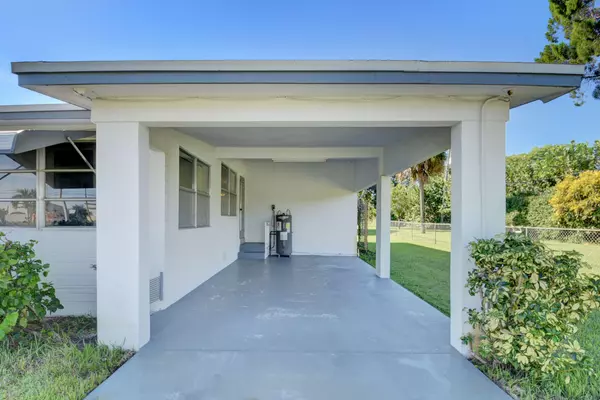 West Palm Beach, FL 33413,6698 Belvedere RD