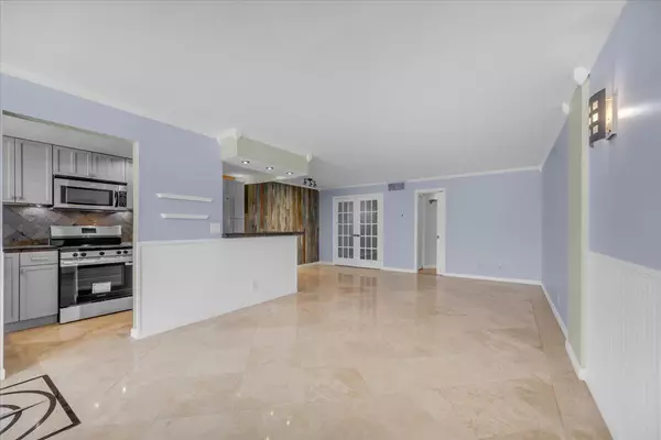 North Palm Beach, FL 33408,104 Paradise Harbour BLVD 104