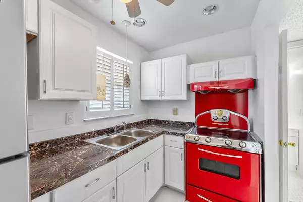 West Palm Beach, FL 33411,117 Lake Dora DR