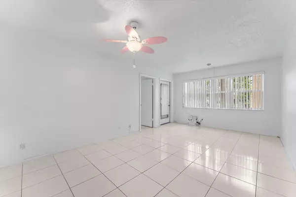 West Palm Beach, FL 33411,117 Lake Dora DR