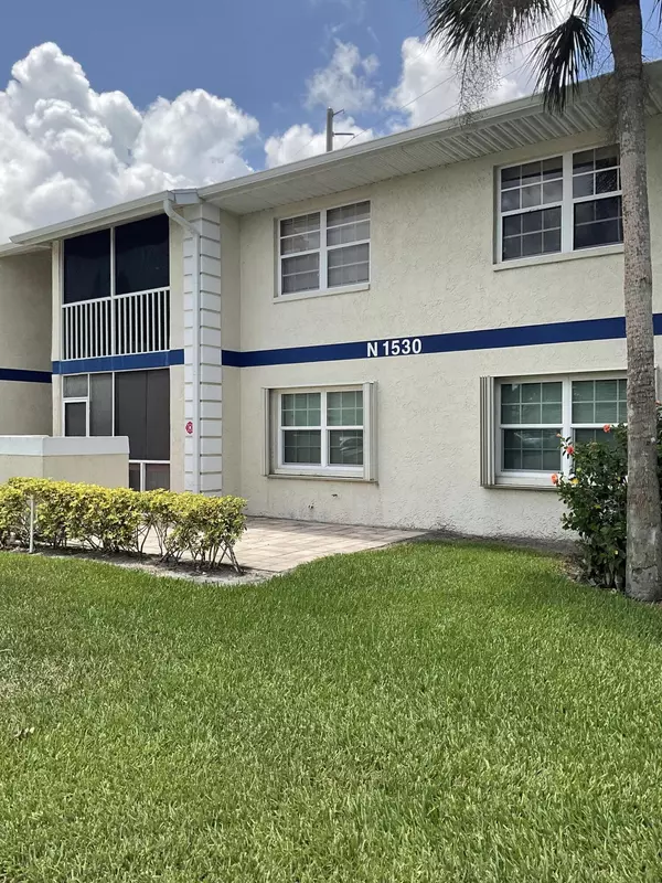 Port Saint Lucie, FL 34952,1530 SE Royal Green CIR N103