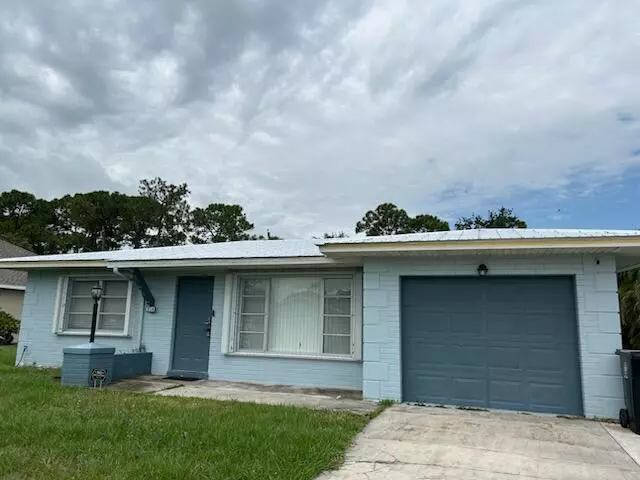 Port Saint Lucie, FL 34983,854 SE Preston LN