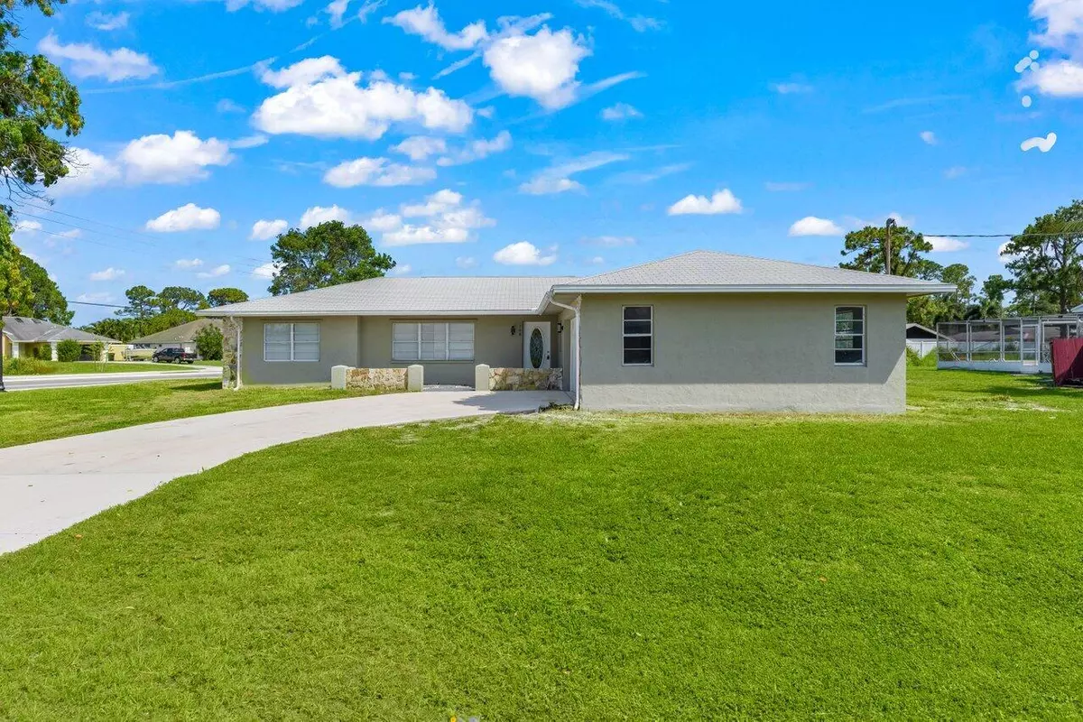 Port Saint Lucie, FL 34983,798 SE Atlantus AVE