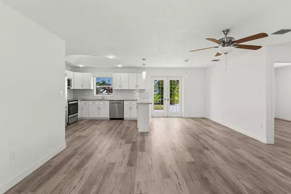 Port Saint Lucie, FL 34983,798 SE Atlantus AVE