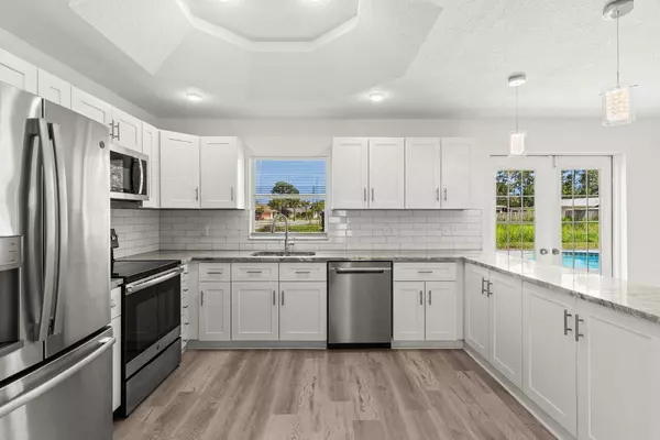 Port Saint Lucie, FL 34983,798 SE Atlantus AVE