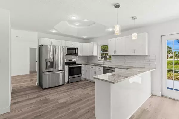 Port Saint Lucie, FL 34983,798 SE Atlantus AVE