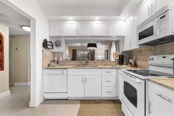 Boca Raton, FL 33487,5200 E Club CIR 106