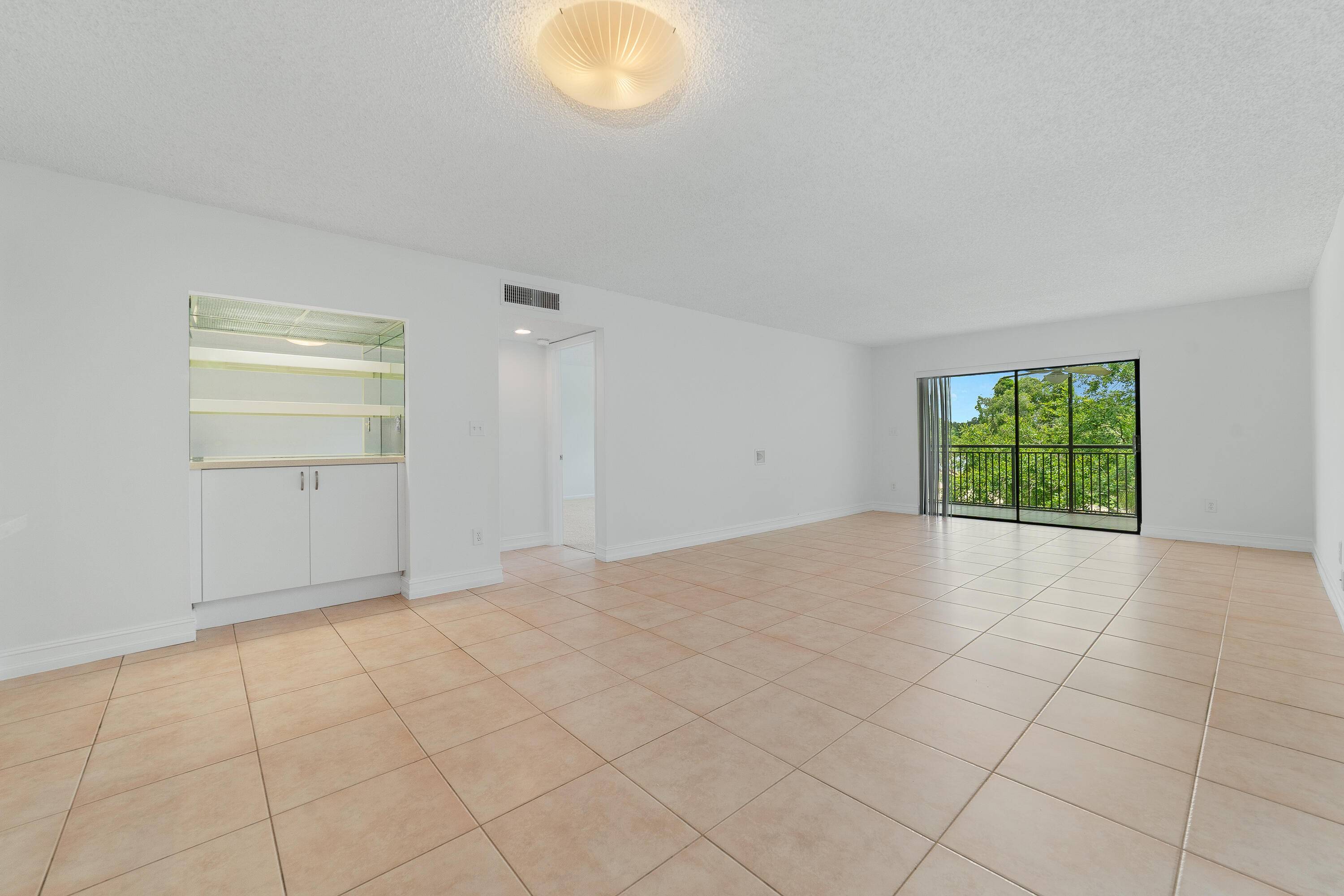 Weston, FL 33326,16091 Blatt BLVD 302