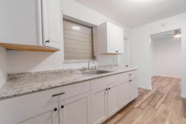Port Saint Lucie, FL 34952,170 Banyan DR 1
