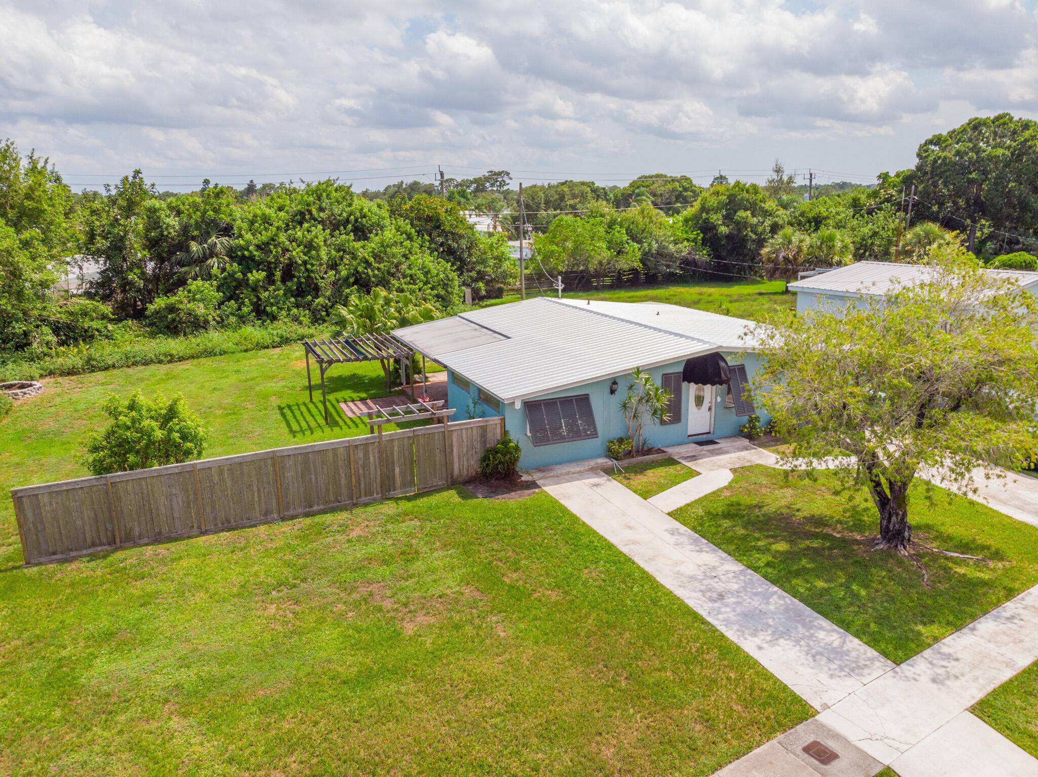 Port Saint Lucie, FL 34952,170 Banyan DR 1