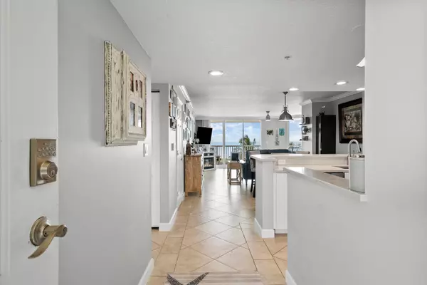 Fort Pierce, FL 34949,5051 N Highway A1a 6-2