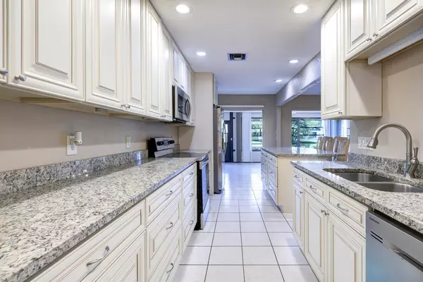 116 Village Walk DR, Royal Palm Beach, FL 33411