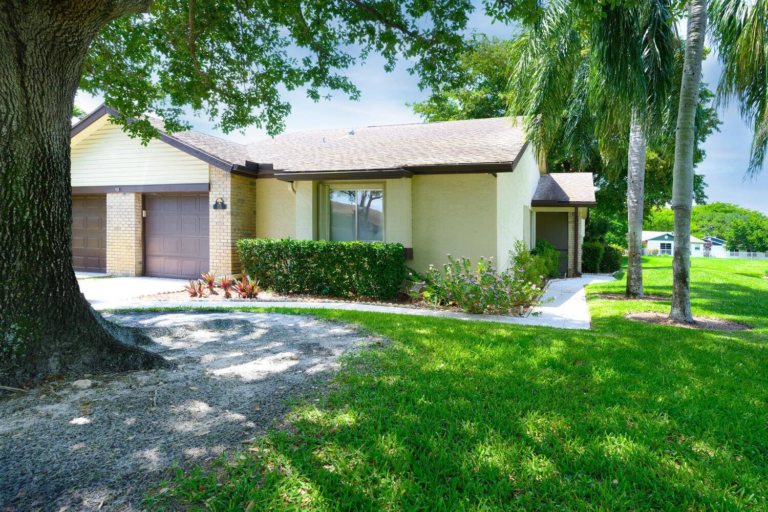 116 Village Walk DR, Royal Palm Beach, FL 33411