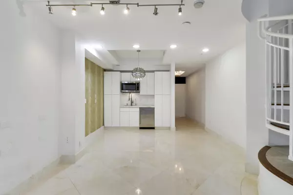 West Palm Beach, FL 33401,801 S Olive AVE 114
