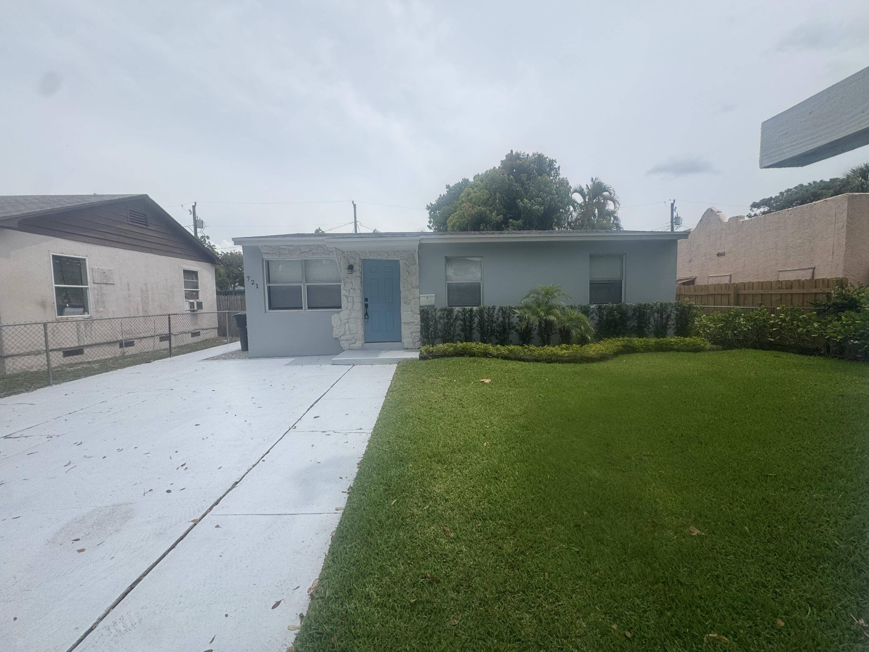West Palm Beach, FL 33405,721 Nathan Hale RD