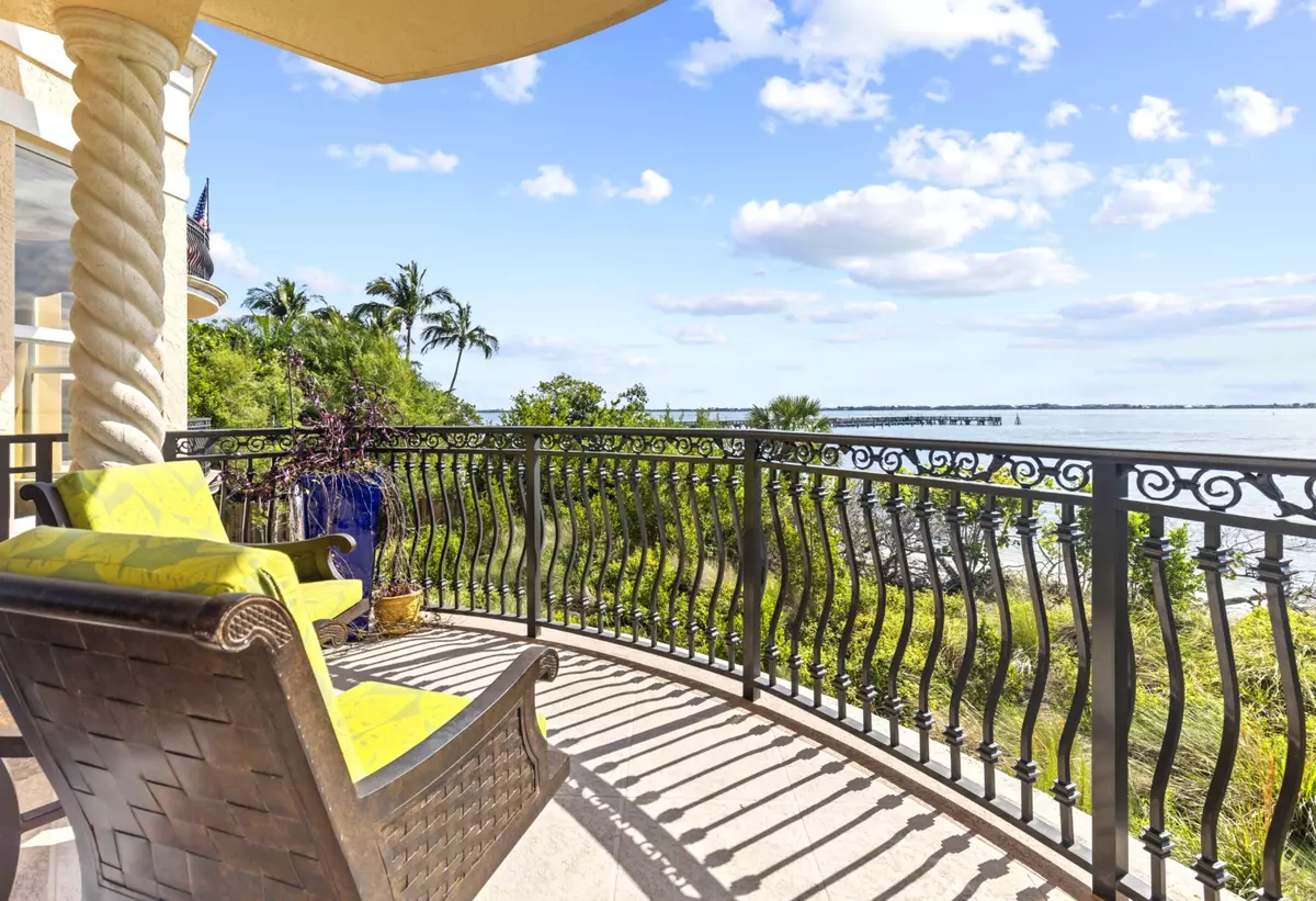 Jensen Beach, FL 34957,1533 NE Outrigger Landings DR 205