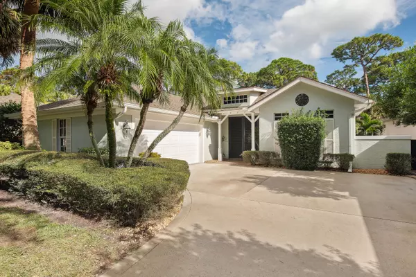 Vero Beach, FL 32962,1018 SW Carolina CIR