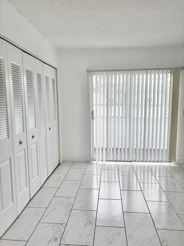 West Palm Beach, FL 33417,76 Cambridge D