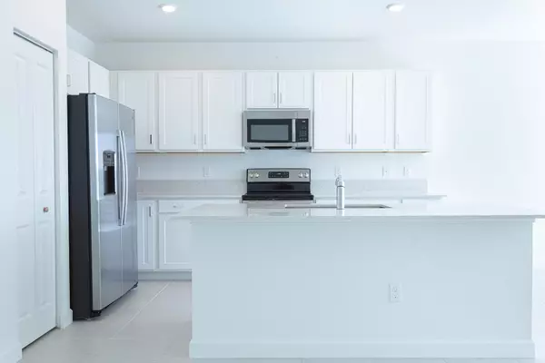 Port Saint Lucie, FL 34984,242 SE Woodbark ST