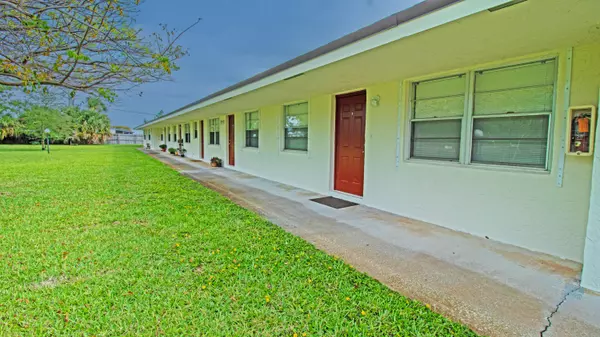 Hobe Sound, FL 33455,8585 SE Church ST 3