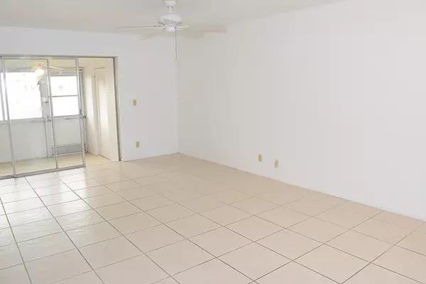 West Palm Beach, FL 33415,2930 E Crosley DR G