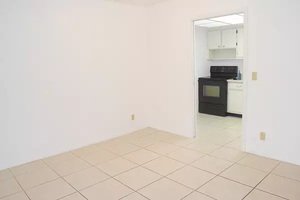 West Palm Beach, FL 33415,2930 E Crosley DR G