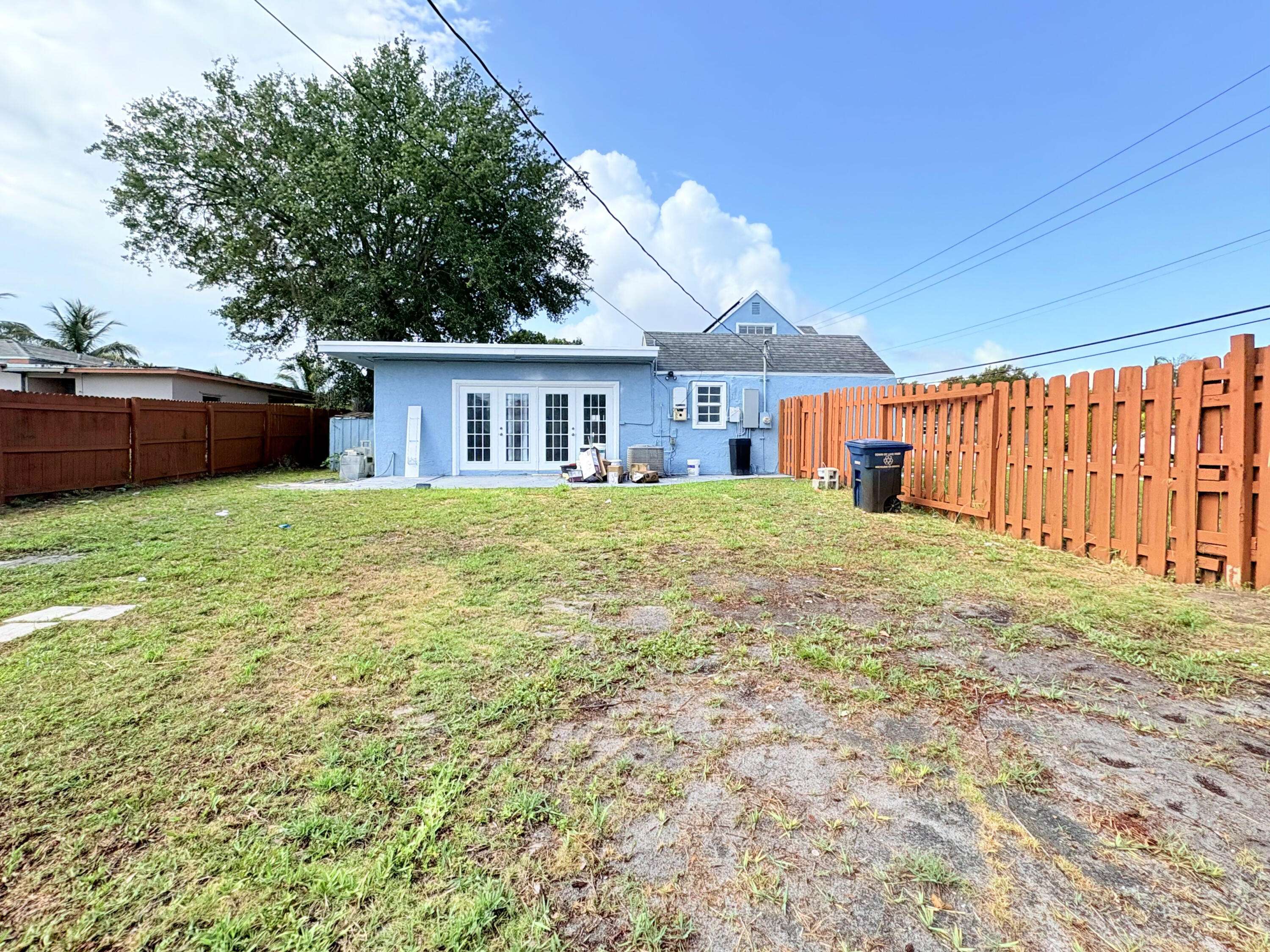 Lake Park, FL 33403,307 4th ST