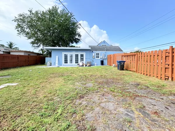 Lake Park, FL 33403,307 4th ST