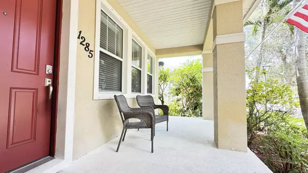 Vero Beach, FL 32966,1285 Classic CT