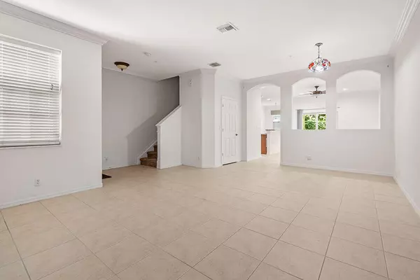 Tequesta, FL 33469,152 Village BLVD G