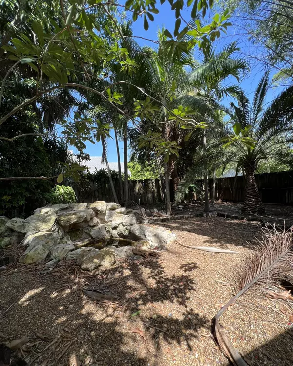 West Palm Beach, FL 33407,5415 N Flagler DR