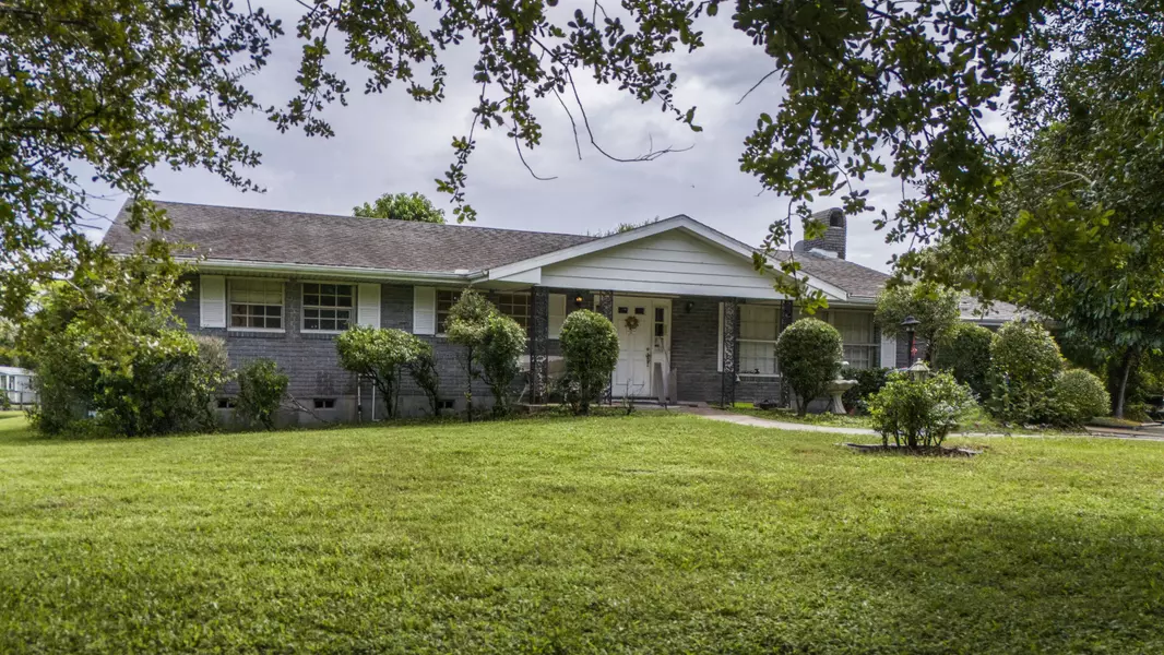 10425 Okeechobee RD, Fort Pierce, FL 34945