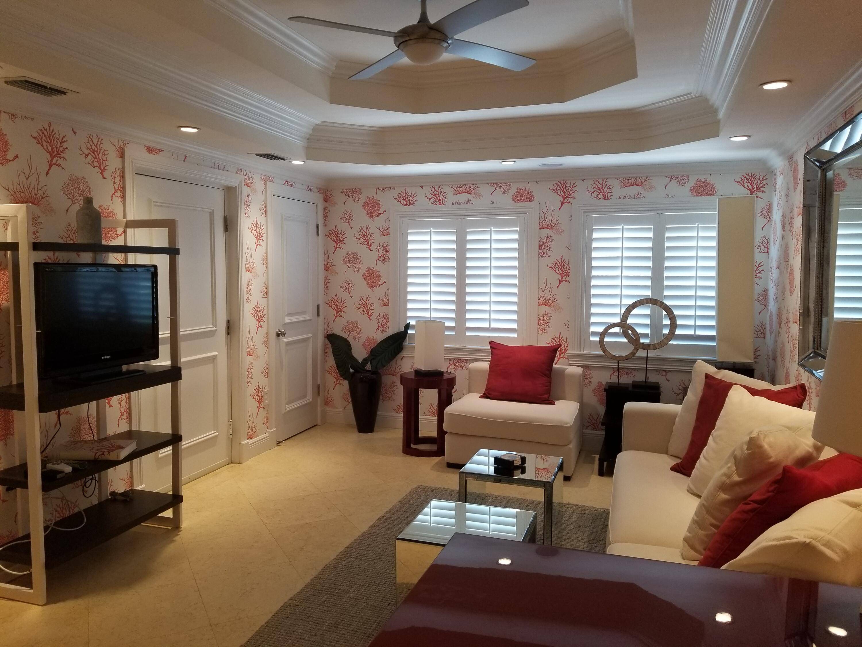 Palm Beach, FL 33480,251 Oleander AVE 4