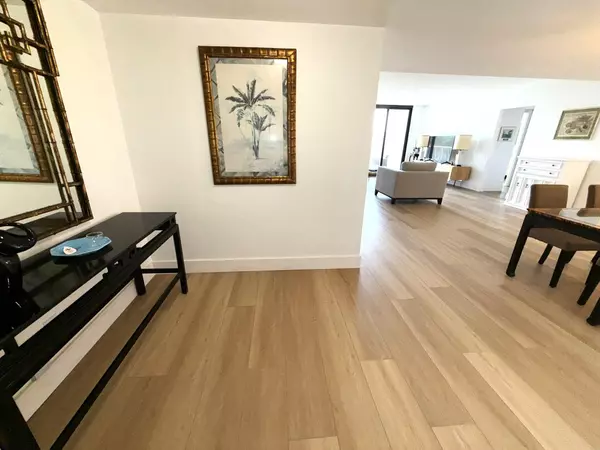 Palm Beach, FL 33480,2860 S Ocean BLVD 415