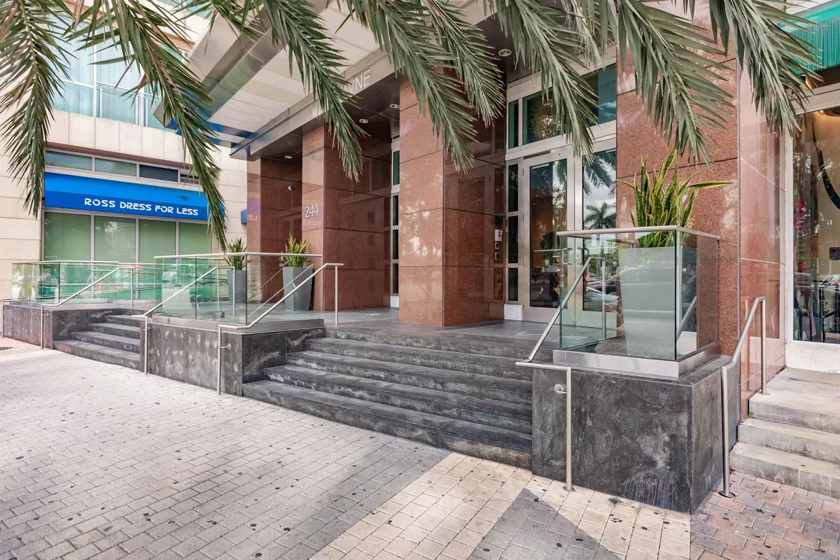 Miami, FL 33132,244 Biscayne BLVD 1008