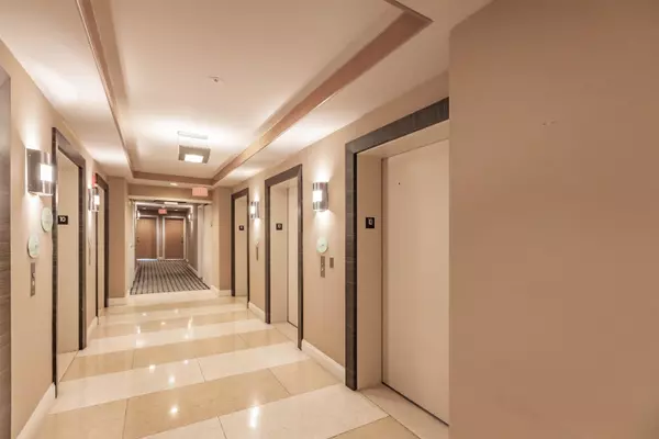 Miami, FL 33132,244 Biscayne BLVD 1008