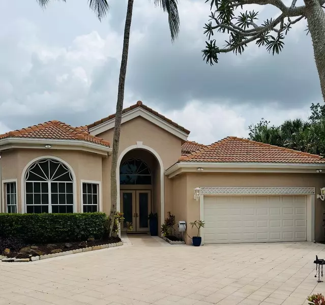 102 Windward DR, Palm Beach Gardens, FL 33418