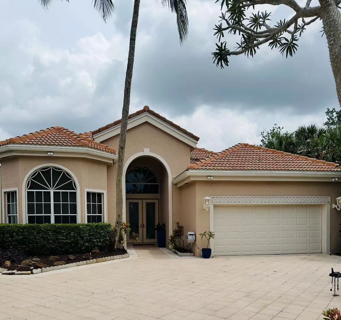 Palm Beach Gardens, FL 33418,102 Windward DR