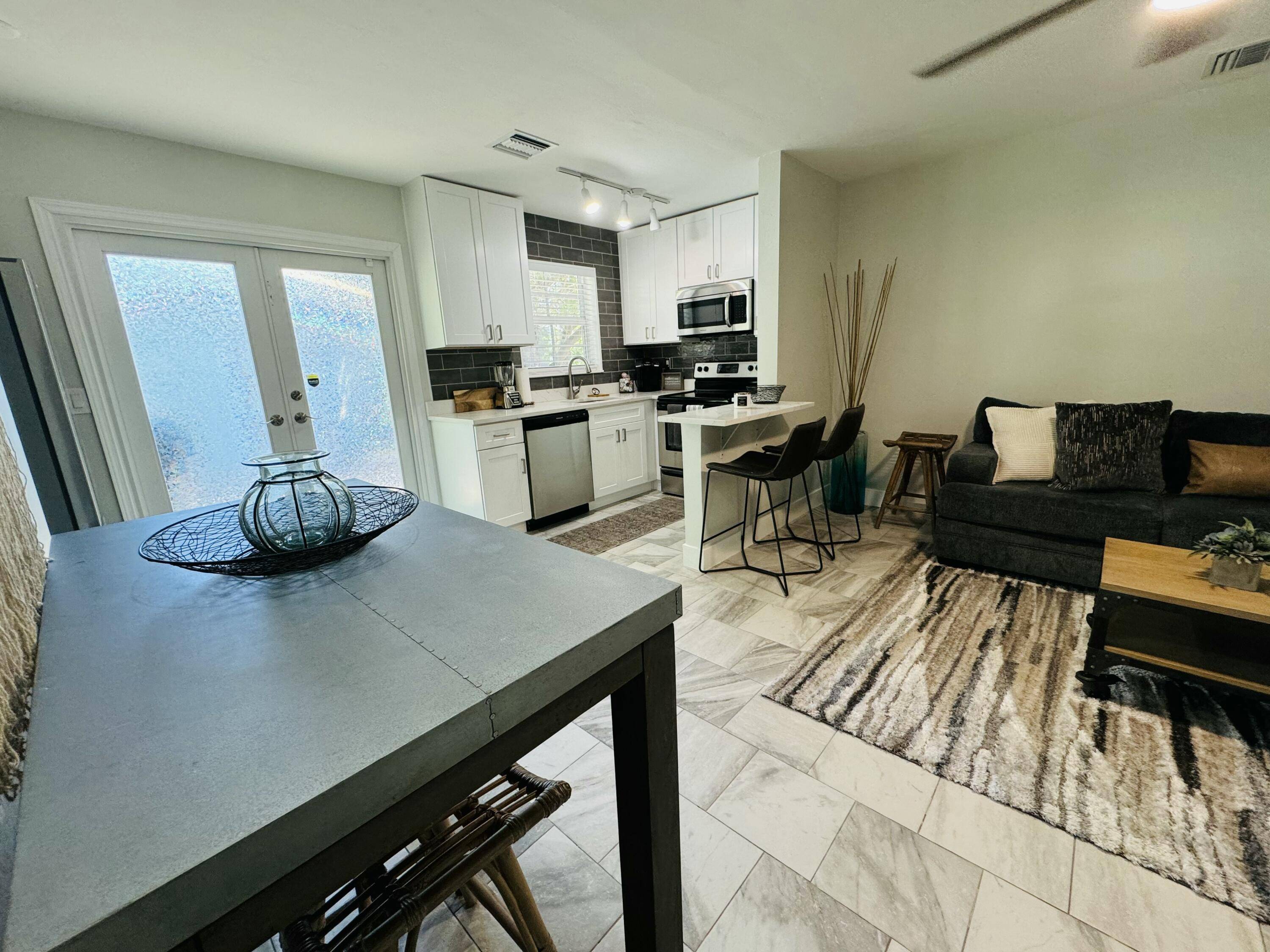 Lake Worth Beach, FL 33460,302 S J ST A