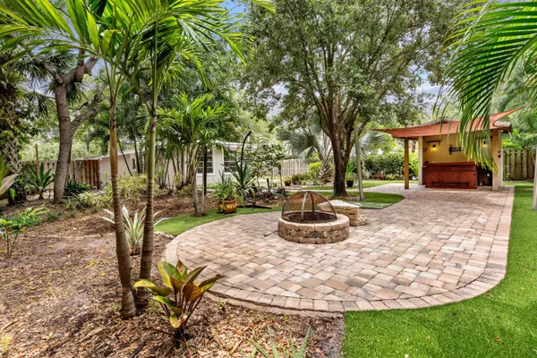 Stuart, FL 34994,709 SW Bryant AVE