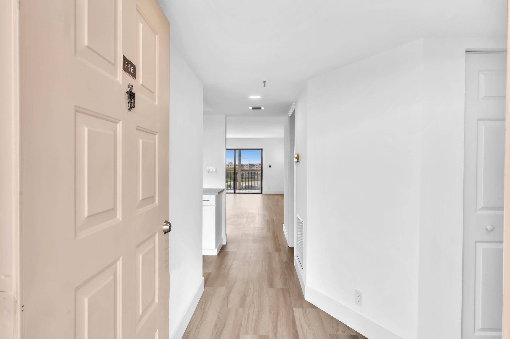 Delray Beach, FL 33446,7076 Huntington LN 206