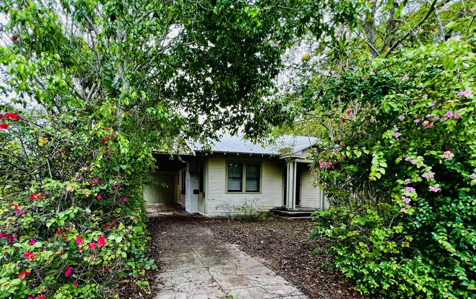 707 Kanuga DR, West Palm Beach, FL 33401