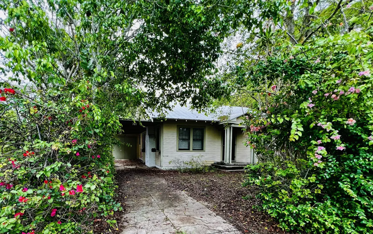 West Palm Beach, FL 33401,707 Kanuga DR