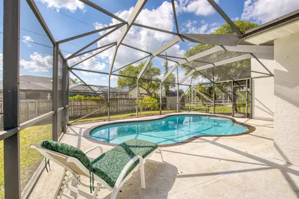 4605 NW Gastonia ST, Port Saint Lucie, FL 34983