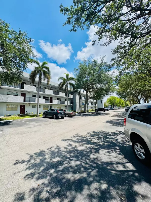 8305 NW 61st ST C309, Tamarac, FL 33321